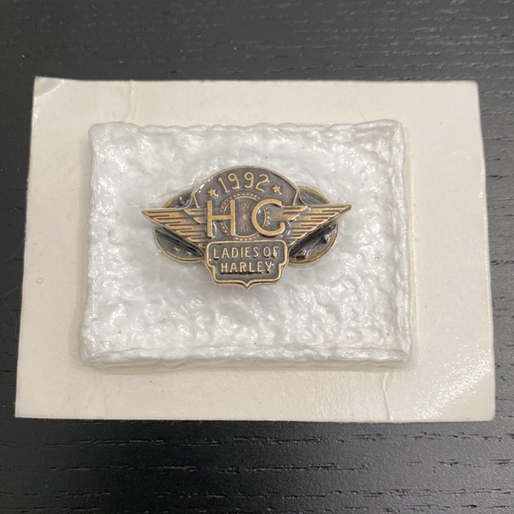 NIB Harley-Davidson HOG Ladies of Harley Pin - 1992 - Picture 2 of 4